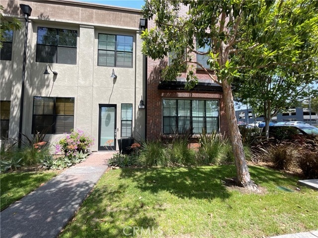 Building Photo - 501 W Maple Ave