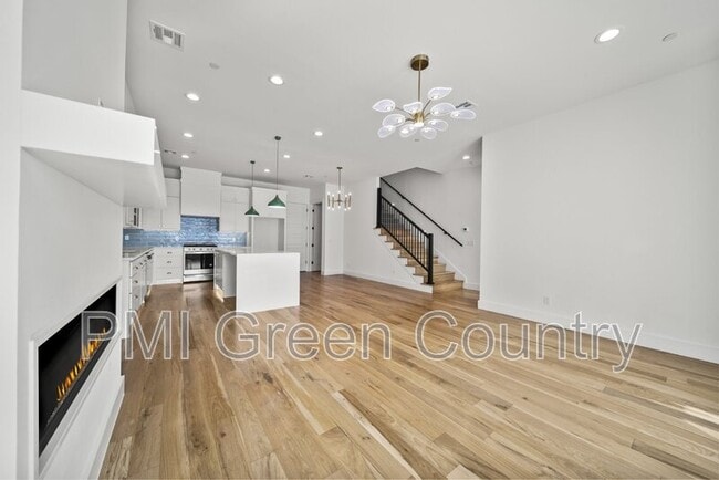 Building Photo - 118 E Elgin St