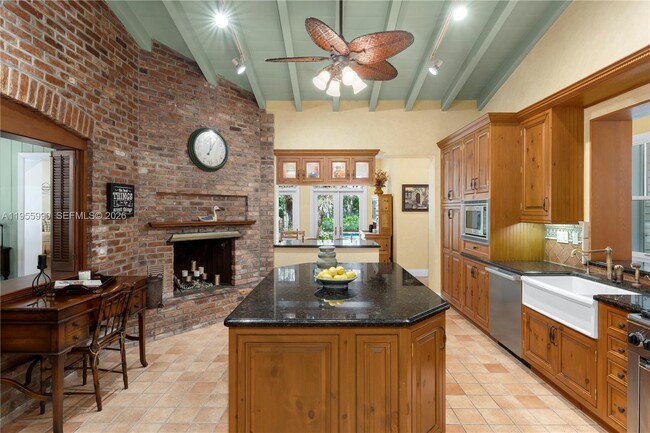 Building Photo - 7400 SW 47th Ct