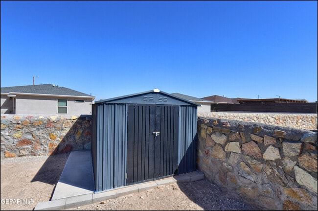 Building Photo - 14557 Faxon Yucca