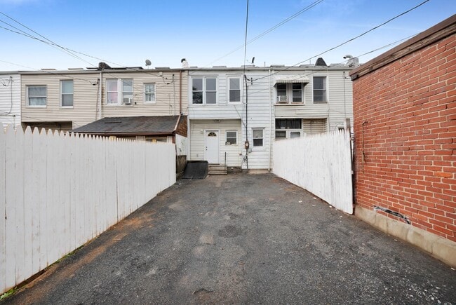 Building Photo - Spacious 5-Bed Renovated Home with Modern ...