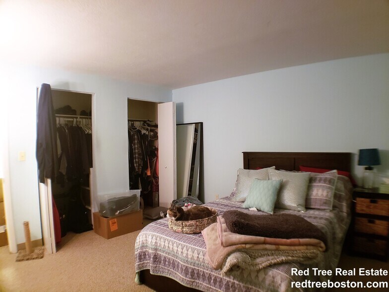 Building Photo - 122 Dustin St