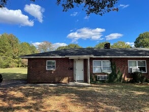 Building Photo - Updated Two Bedroom Duplex in Lincolnton