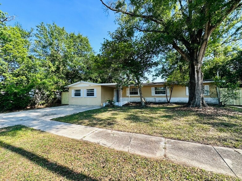 Building Photo - 6650 Pinnochio Dr