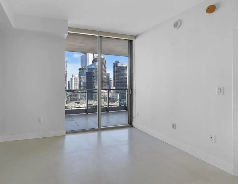 Building Photo - 90 SW 3rd St