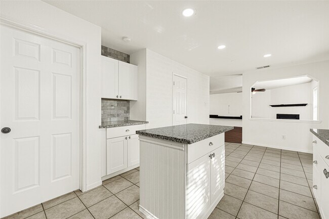 Building Photo - 3401 Pheasant Ln