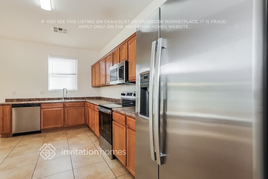 Building Photo - 45571 W Guilder Ave