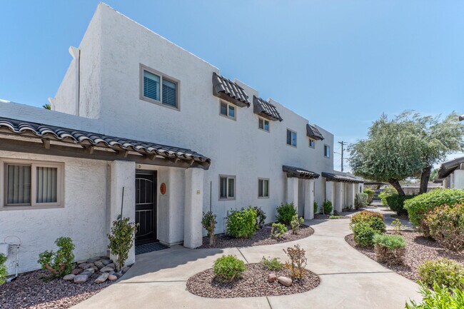 Building Photo - 2400 N 71st St