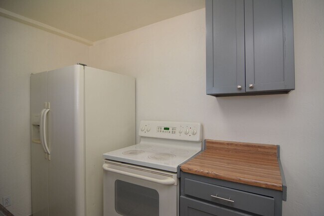 Building Photo - Charming 1 Bedroom 1 Bath House! Great Central Tucson Location!