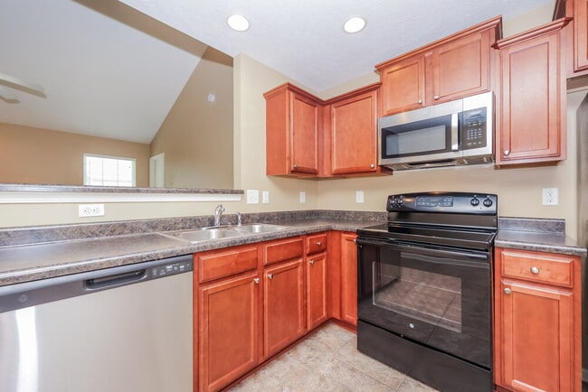 Building Photo - 305 Sarna Dr