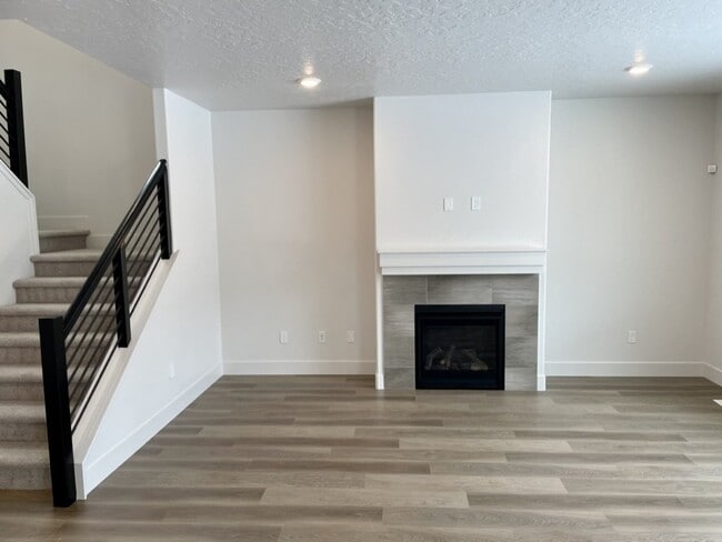 Building Photo - "Spacious 4-Bedroom Home on East Caldera Street with 2.5 Baths and 2,498 Sq Ft of Comfort in Meri...