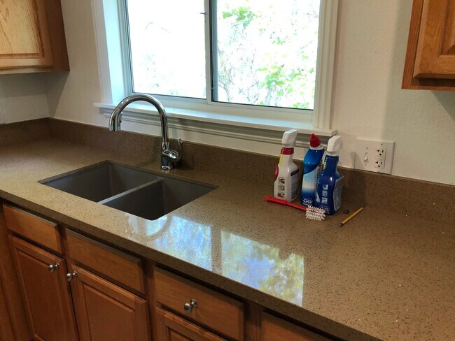 Building Photo - 5304 Colodny Dr
