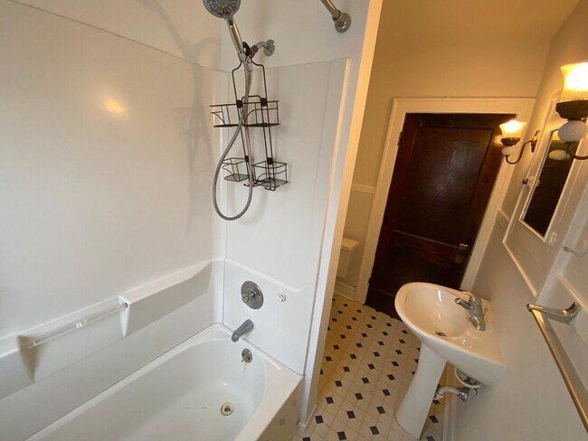 Building Photo - W Pacemont Rd 152-154 NSLLC