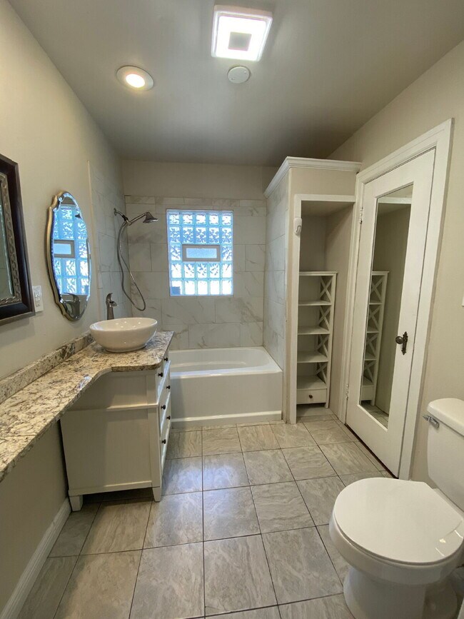 Building Photo - Beautiful 3 bedroom 2 bath home in Tech Terrace