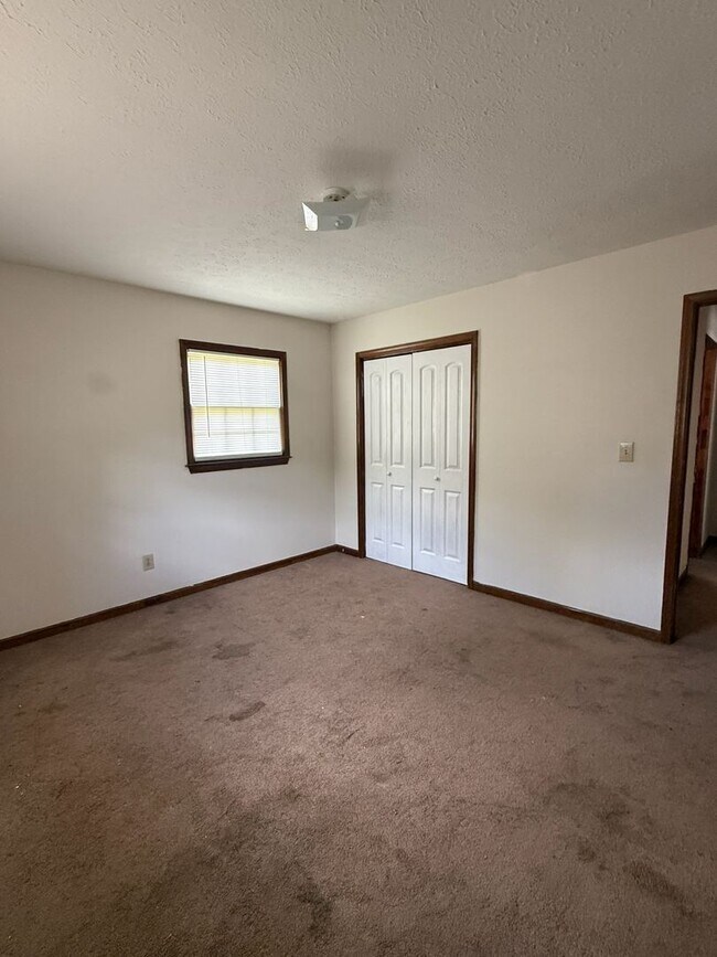 Building Photo - 95 Plum Orchard Rd