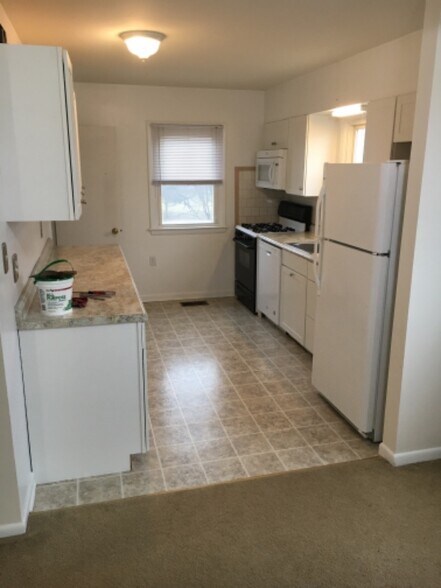 Building Photo - 8373 Grove Angle Rd