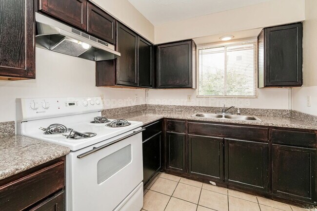 Building Photo - 1520 Yale St