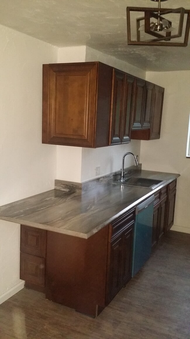 Building Photo - Glen Elm Apartments