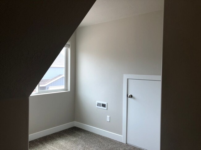 Building Photo - New 2 Bedroom 2.5 Bathroom Townhome