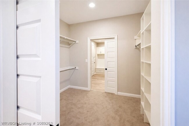 Building Photo - 9000 Mayswood Pl