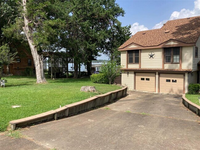 Building Photo - 554 Harbor Dr