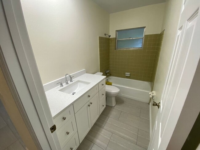 Building Photo - Clean two bedroom two bath with Office and porch