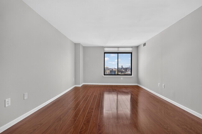 Building Photo - 700 1st St