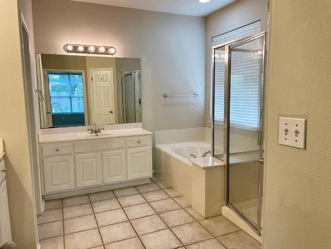 Building Photo - 2303 Kristen Ln