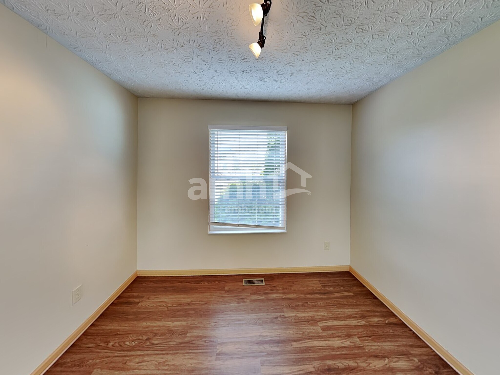 Building Photo - 2236 Dates St