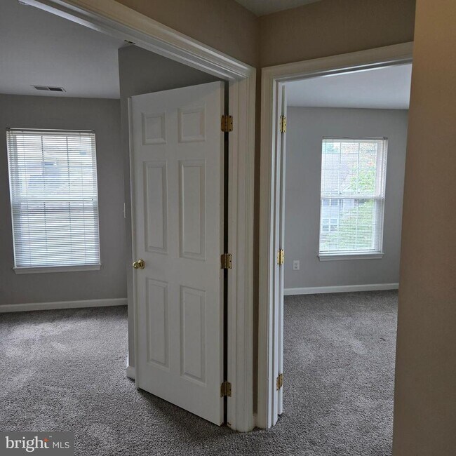 Building Photo - 5814 Wyndham Cir