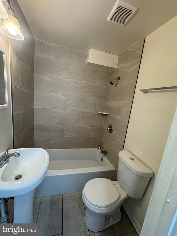 Building Photo - 1108 N Bond St