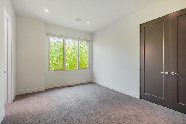 Building Photo - Wow! What a Great Home!