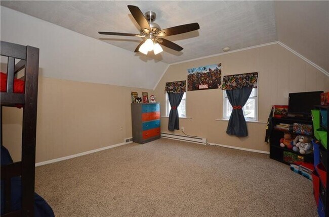 Building Photo - 2112 Saranac Ave