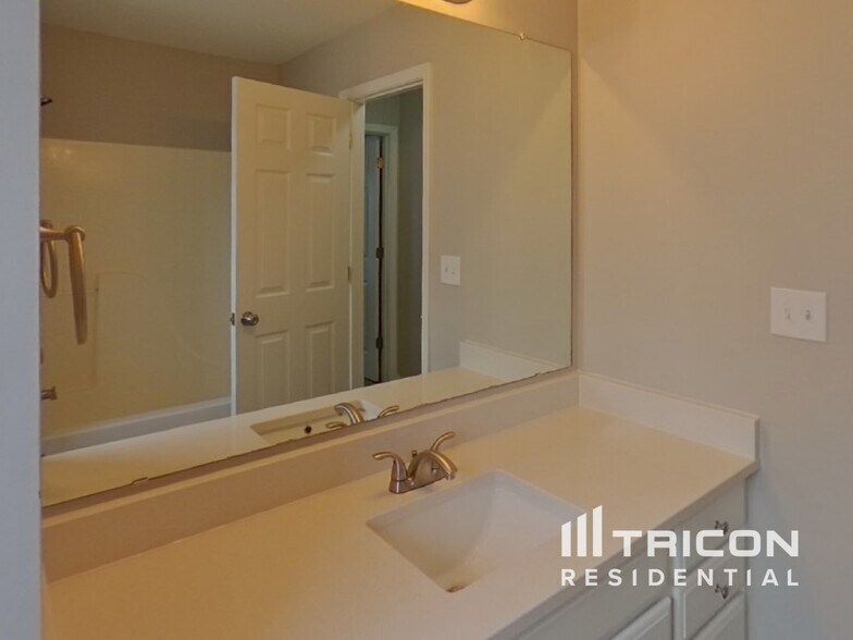 Building Photo - 7135 Tabor Falls Dr