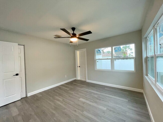 Building Photo - 2860 35th St S