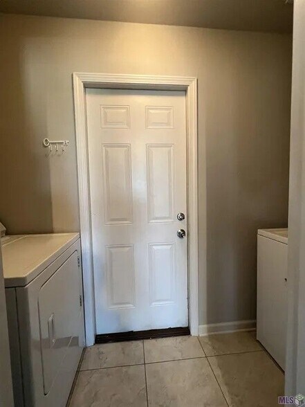 Building Photo - 2410 Hebert Dr