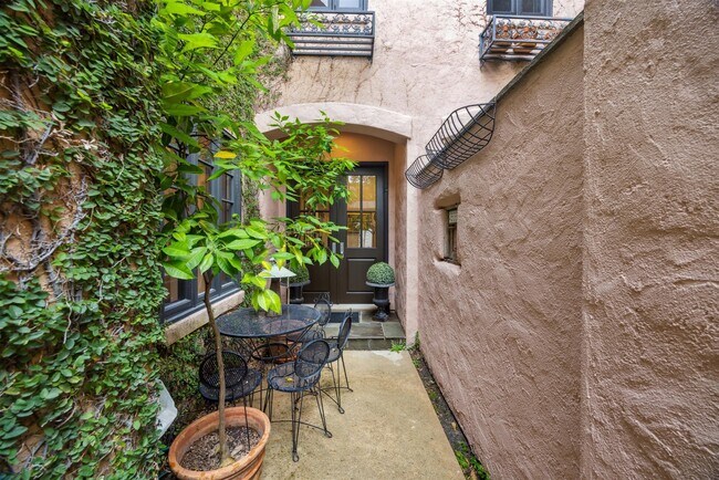 Building Photo - 2154 Avalon Pl