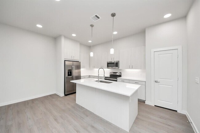 Building Photo - 22019 Ferguson Mdw Ln