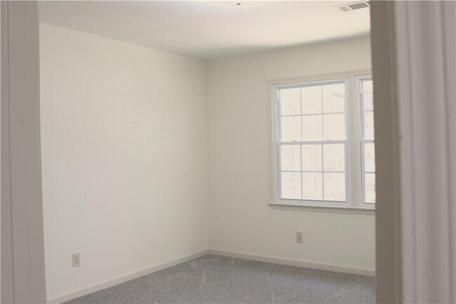 Building Photo - 1235 Sweet Pine Dr