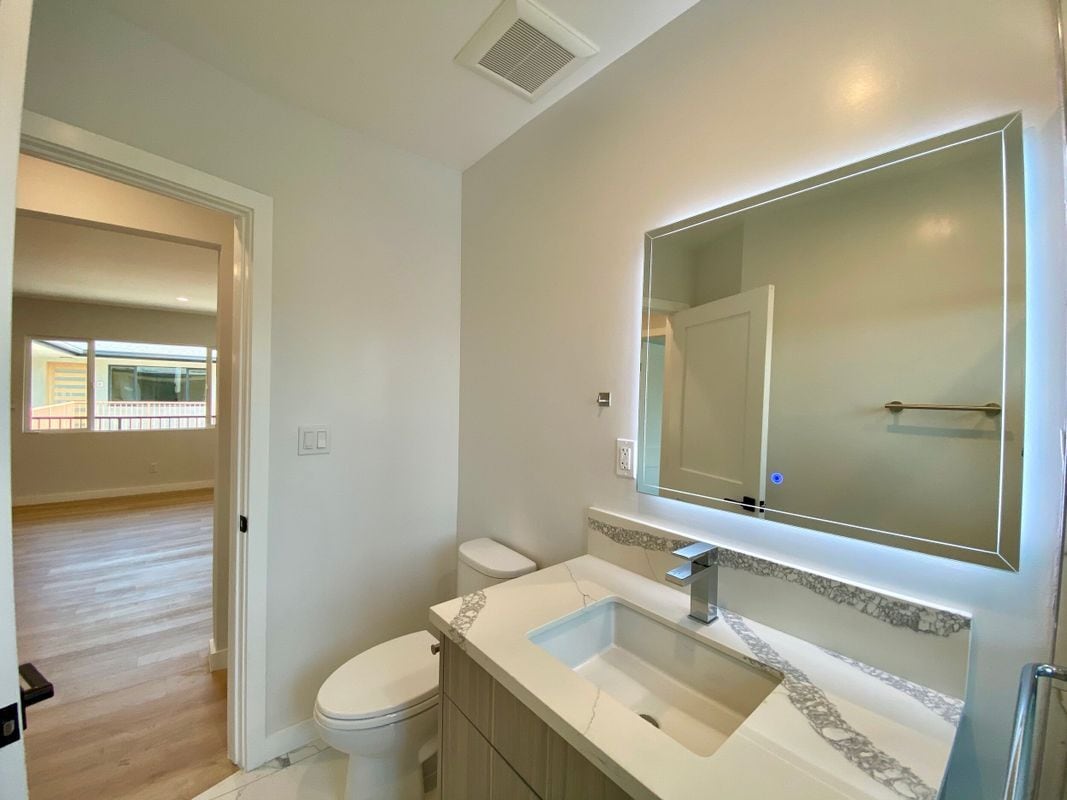 Building Photo - 3207 W 3rd St