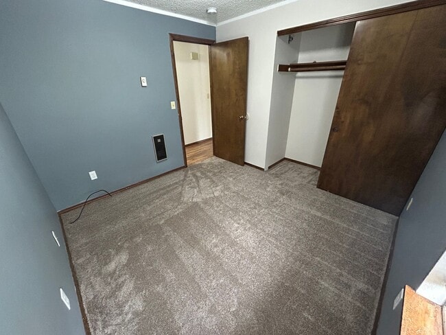 Building Photo - Burnt Bridge Creek Neighborhood