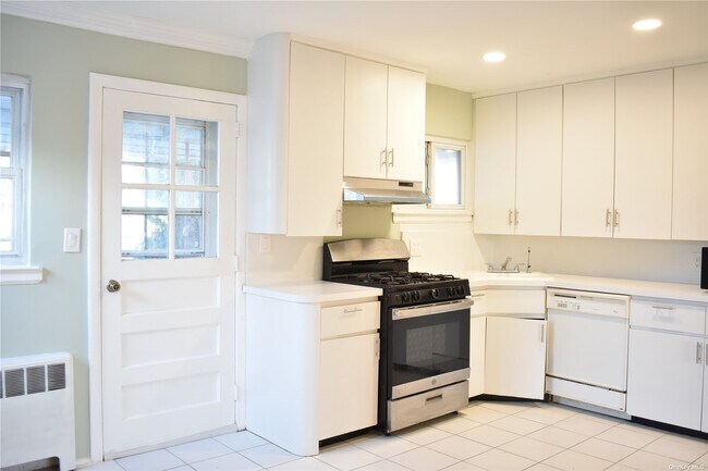 Building Photo - 103 Bethpage Rd