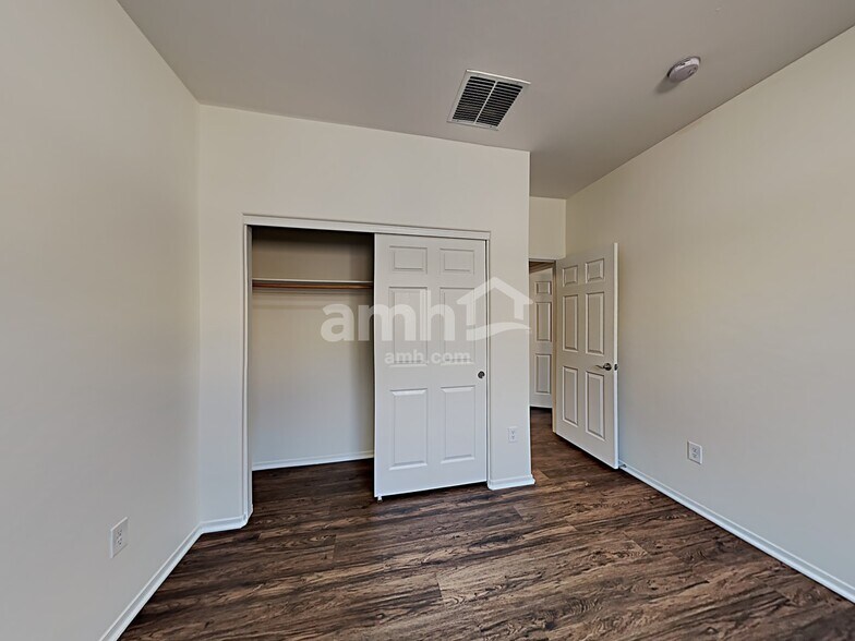 Building Photo - 568 W Camino Parrilla