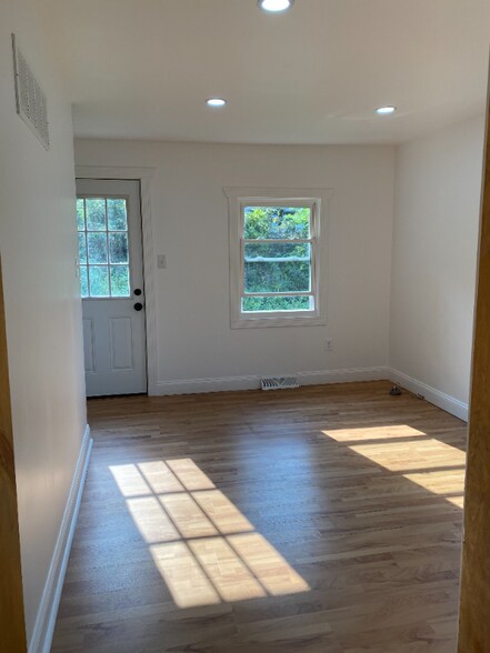 Building Photo - 930 Gravel Pike