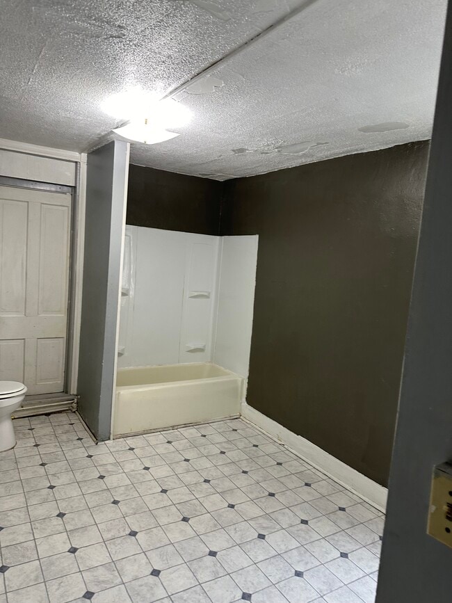 Building Photo - 216 Milton Pl