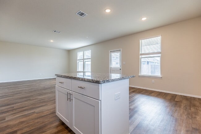 Building Photo - 817 Beacon Hts