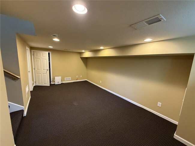 Building Photo - 709 Wayzata Blvd E