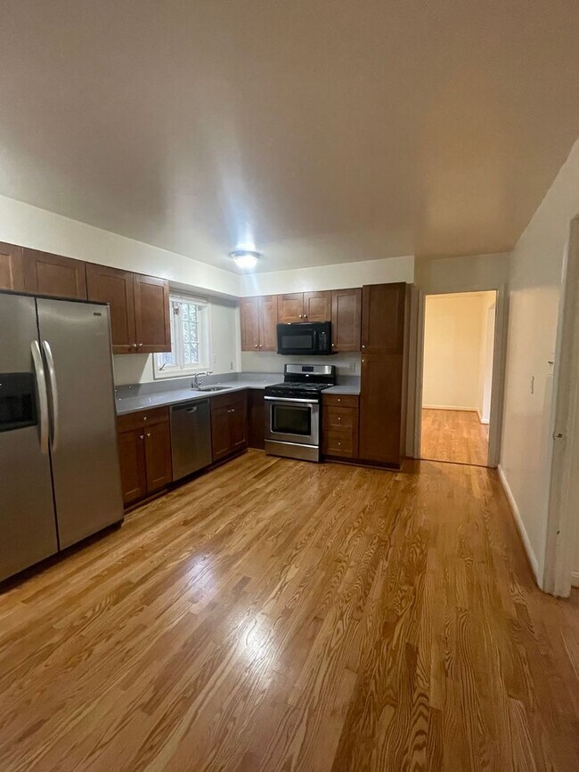 Building Photo - Single Family in Silver Spring