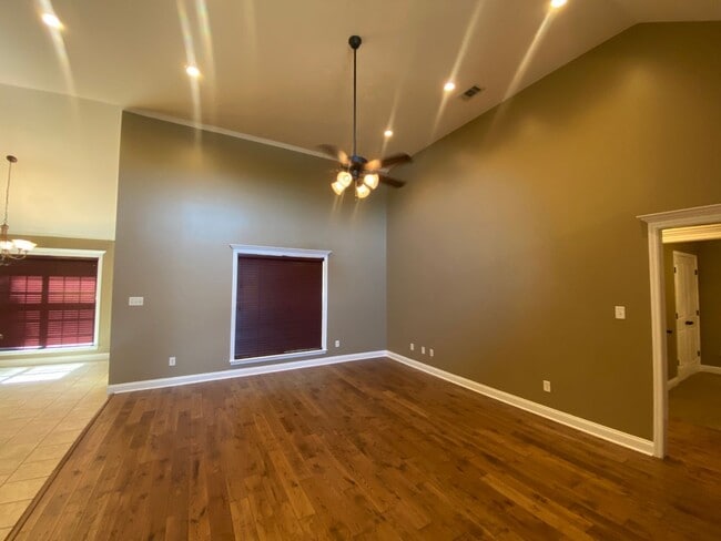 Building Photo - 4301 Kenilworth Cir