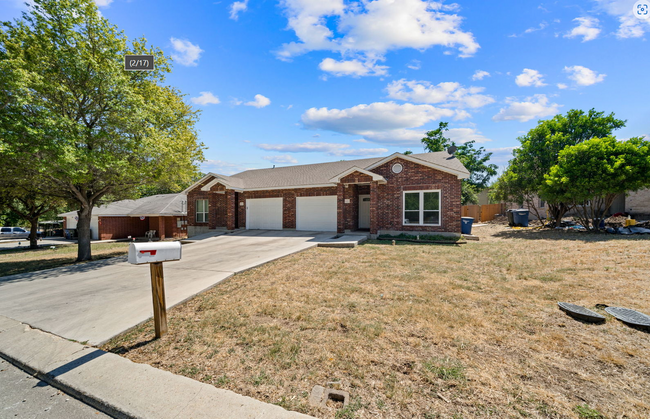 Primary Photo - 521 Clearfield Dr